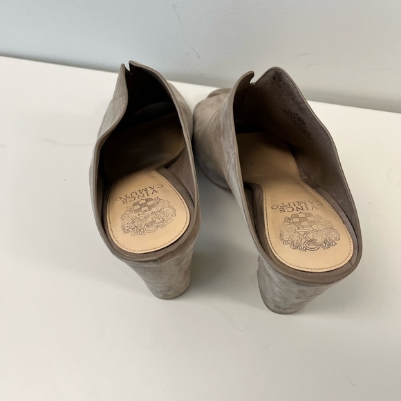 Vince Camuto Suede Heel, size 9.5 - Picture 5 of 7